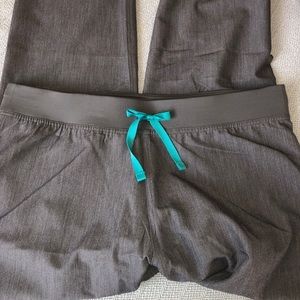 FIGS SCRUB SET - GRAPHITE COLOR - NEW WITH TAGS